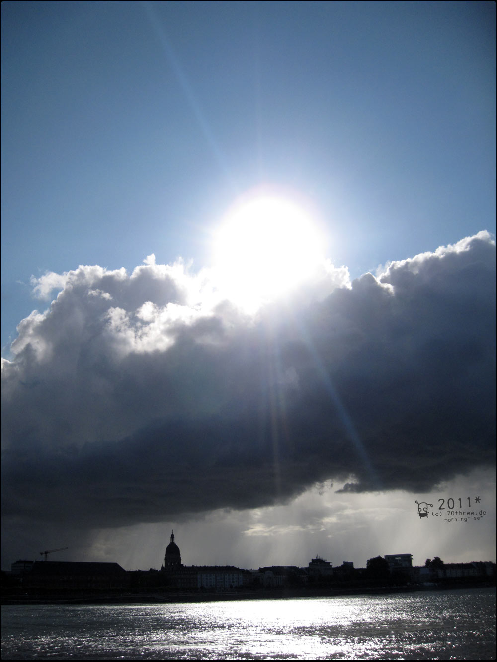 WolkenRegenFront